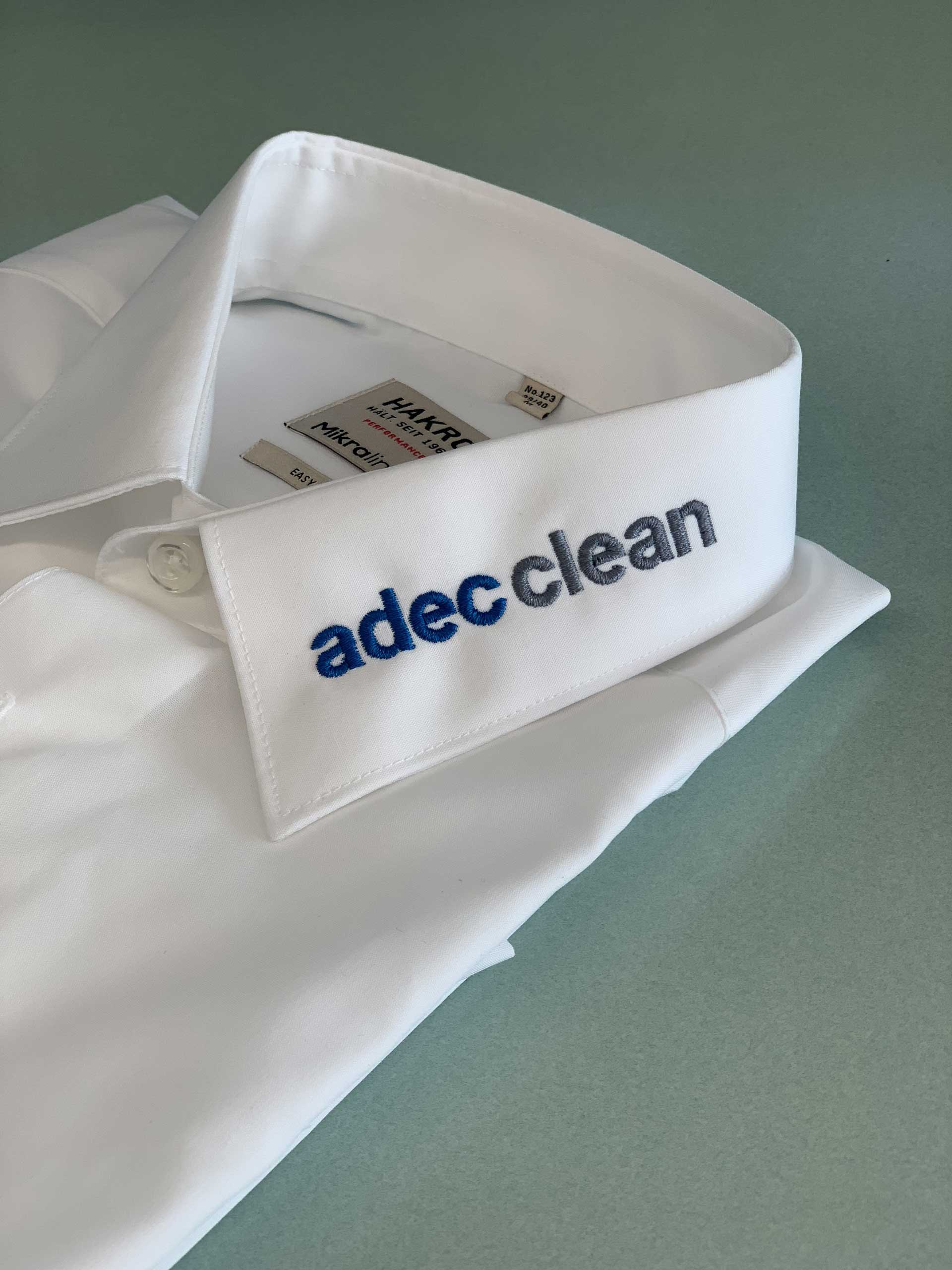Adec Clean weiss Stitchit AG - Die St. Galler Stickerei