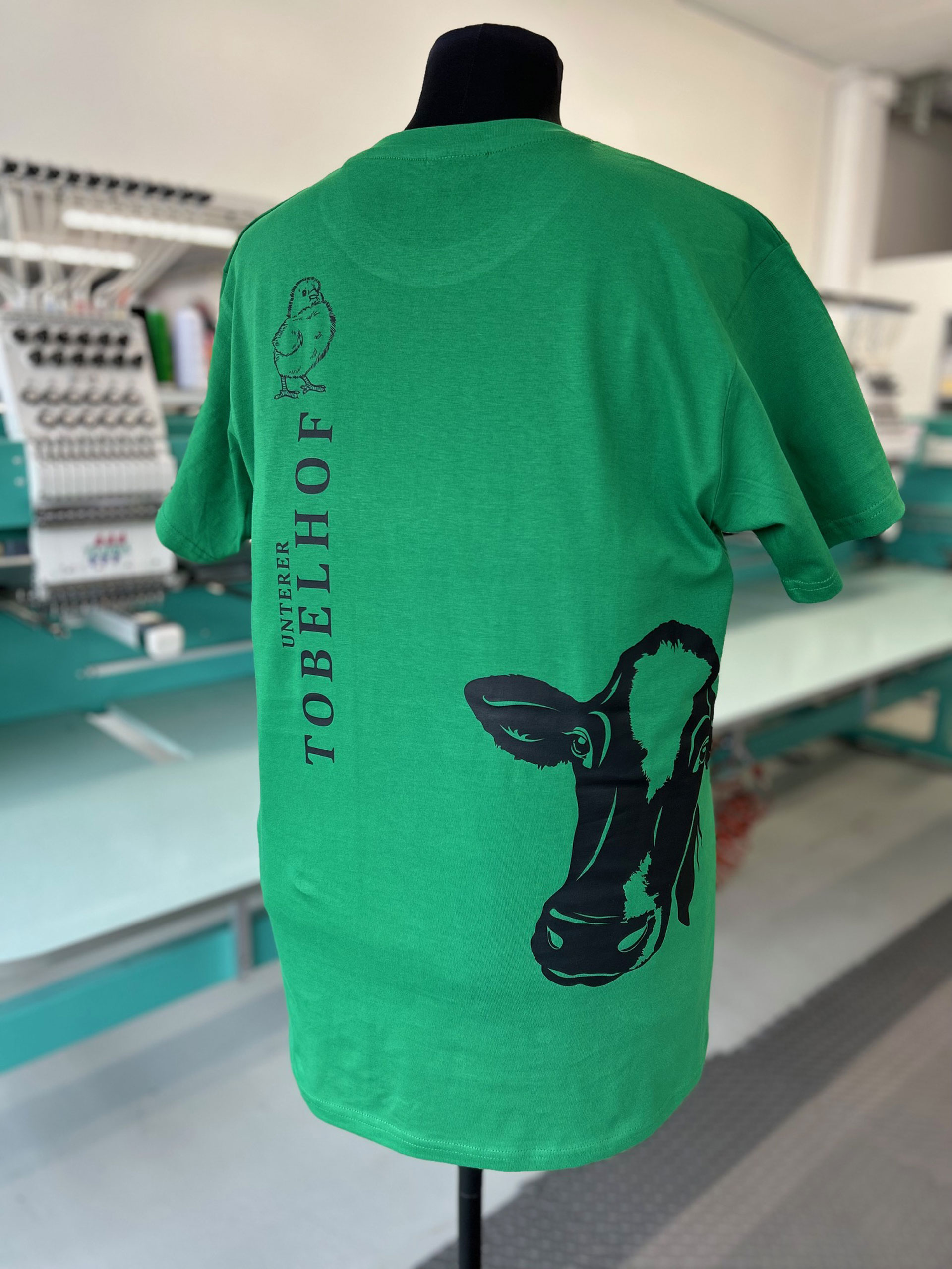 T Shirt Ruecken unterer Tobe Stitchit AG - Die St. Galler Stickerei