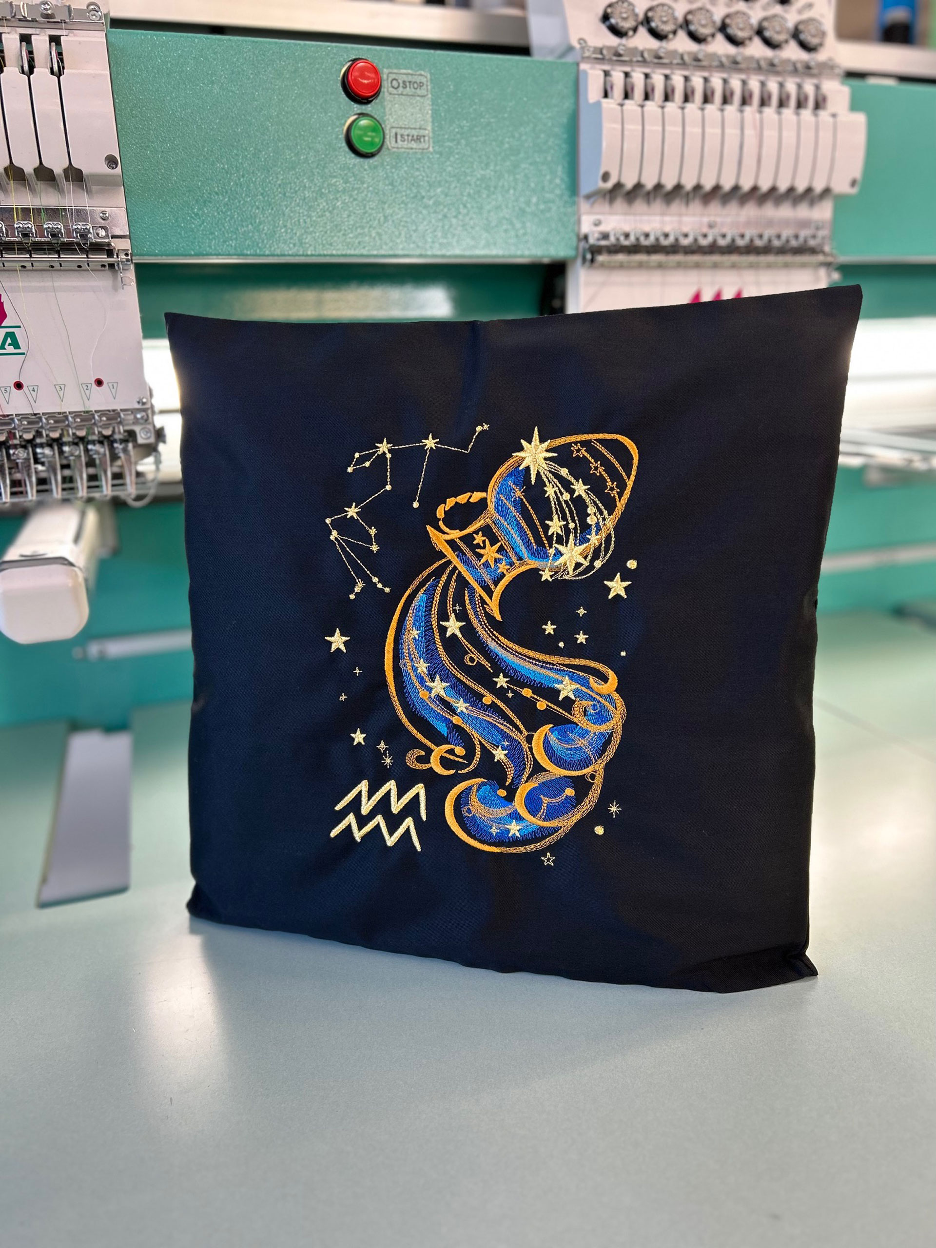 Kissen Stitchit AG - Die St. Galler Stickerei