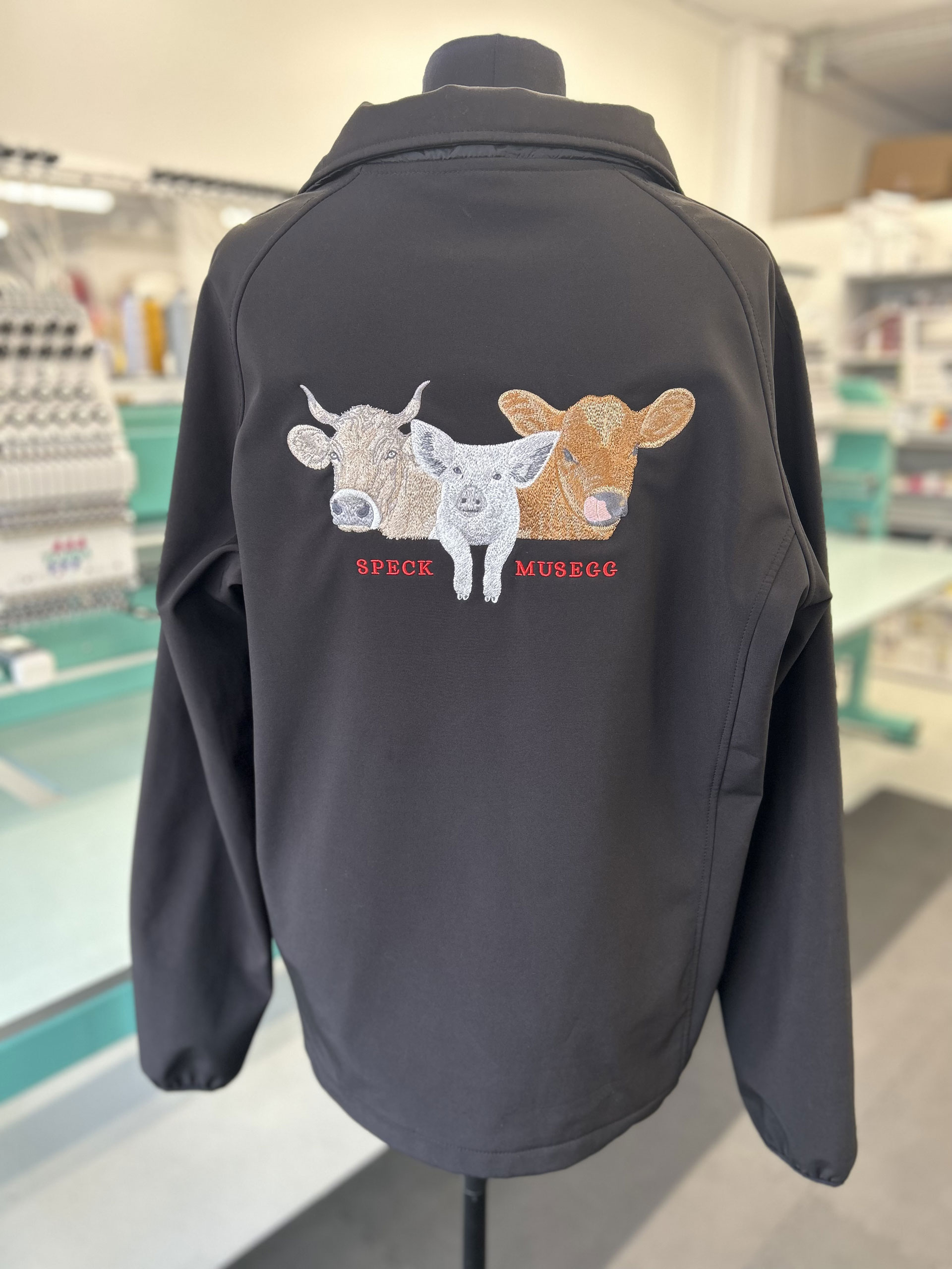 Speck Musegg Ruecken Stitchit AG - Die St. Galler Stickerei