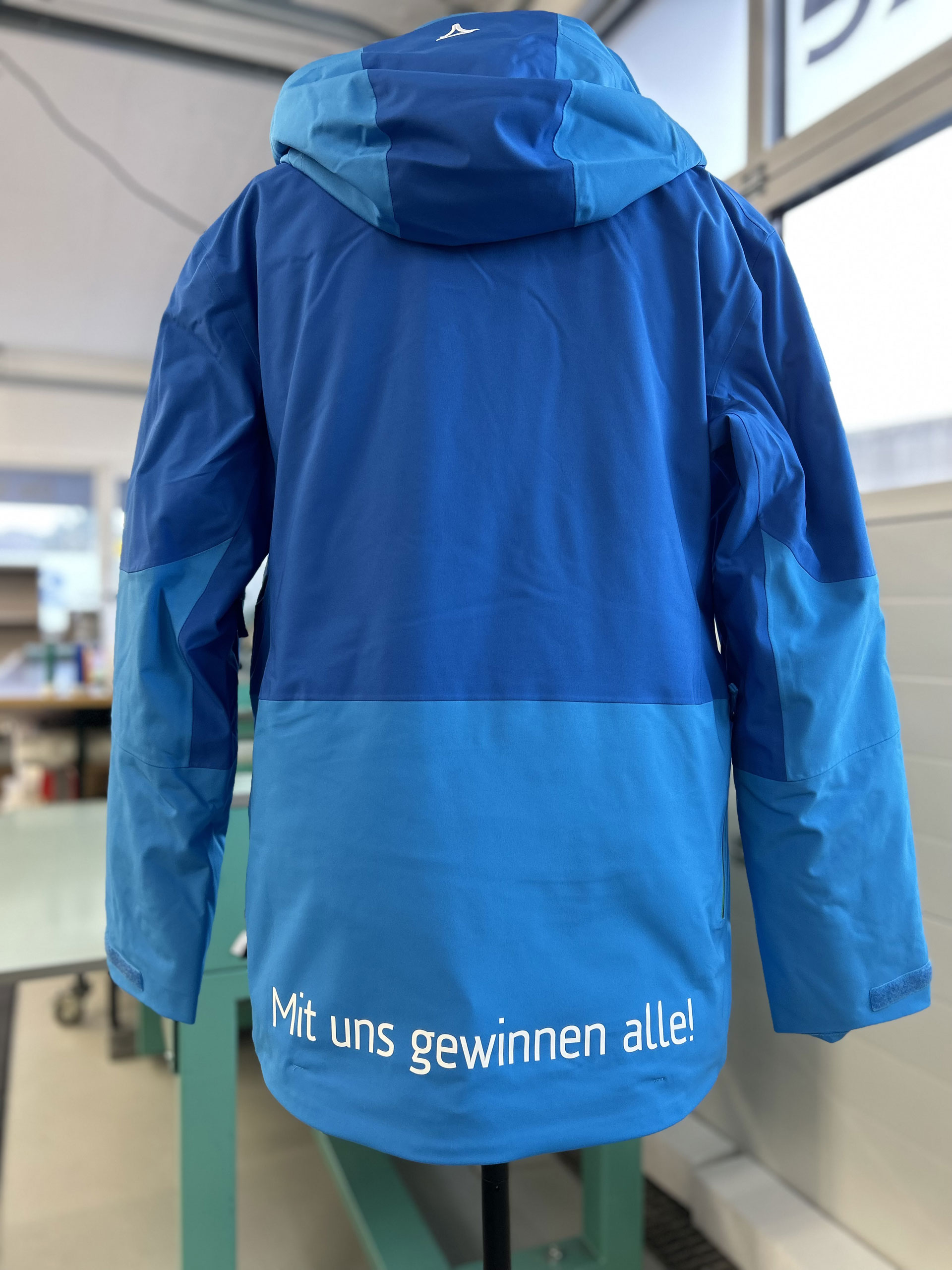 Valida Winterjacke Ruecken Stitchit AG - Die St. Galler Stickerei