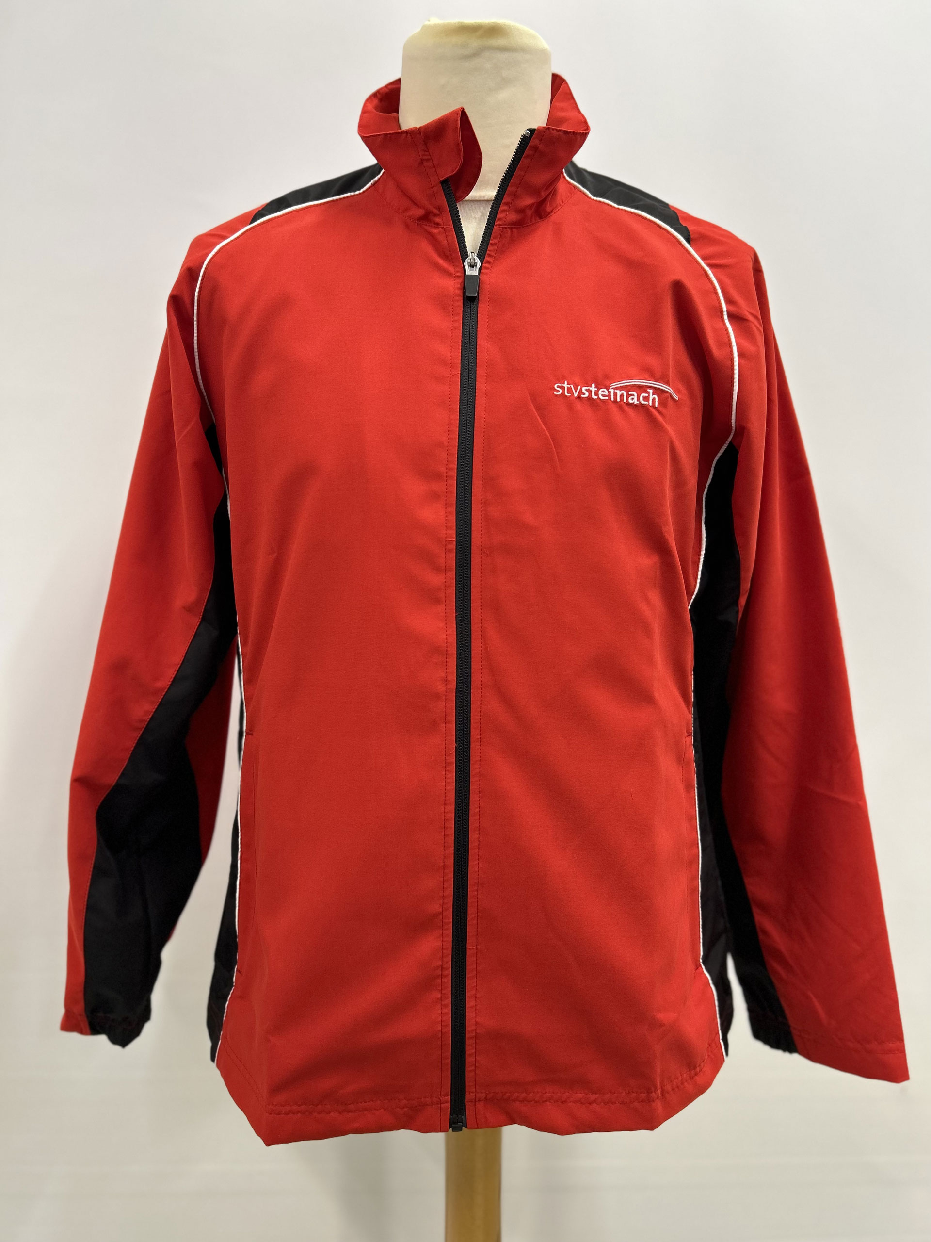 Trainerjacke Damen 2024 vor Stitchit AG - Die St. Galler Stickerei